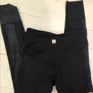 Vuori legging with camo detailing size S